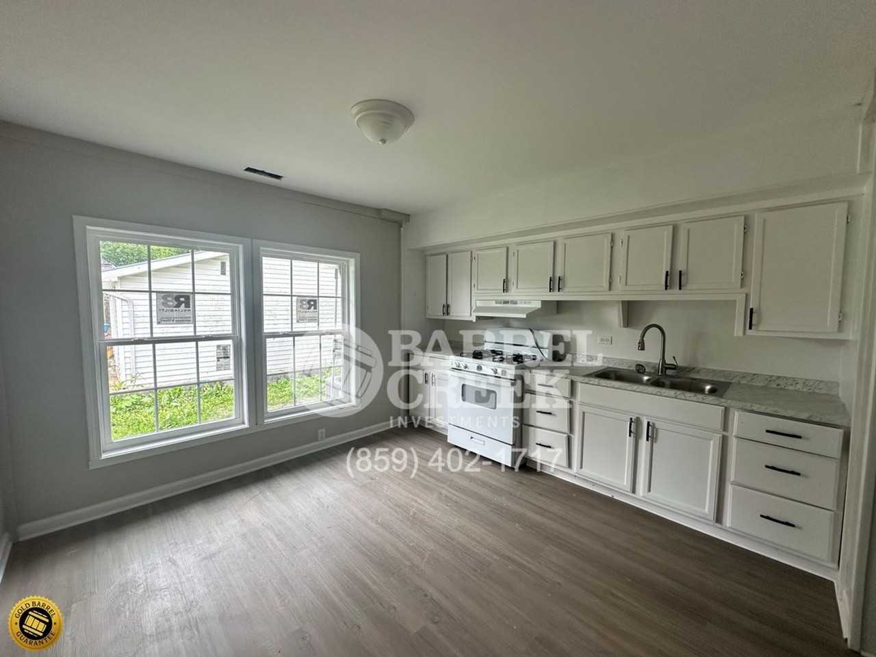 115 Robertson Ln - Photo 6 of 15