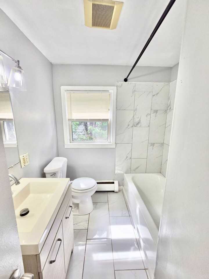 39 Standish Ave - Photo 5 of 23