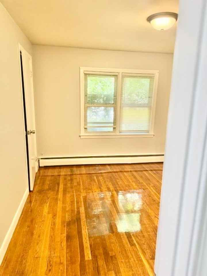 39 Standish Ave - Photo 7 of 23