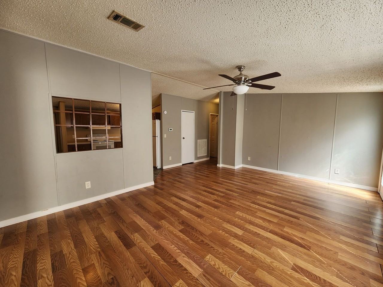 400 Sheila Ave - Photo 2 of 19