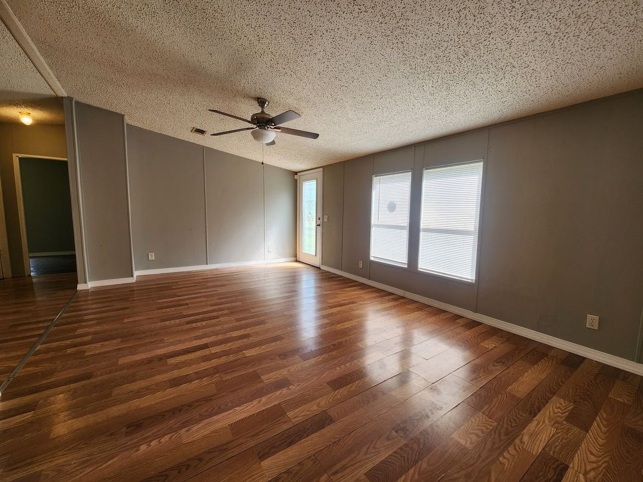 400 Sheila Ave - Photo 3 of 19