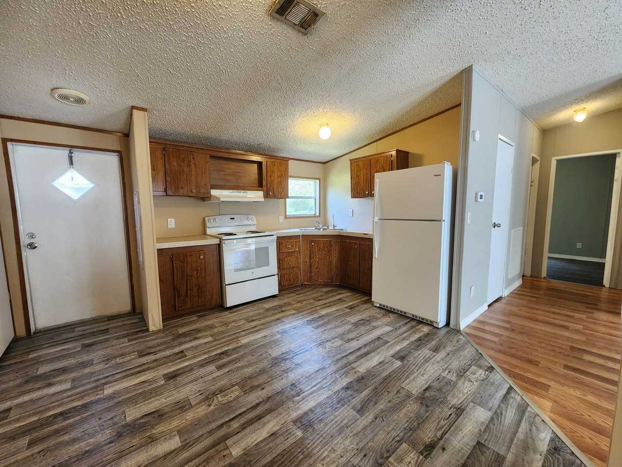 400 Sheila Ave - Photo 5 of 19