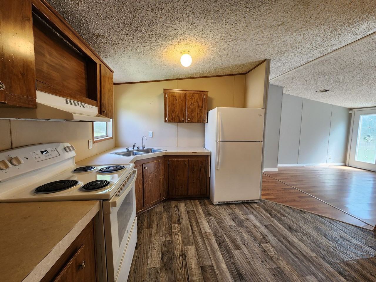 400 Sheila Ave - Photo 6 of 19