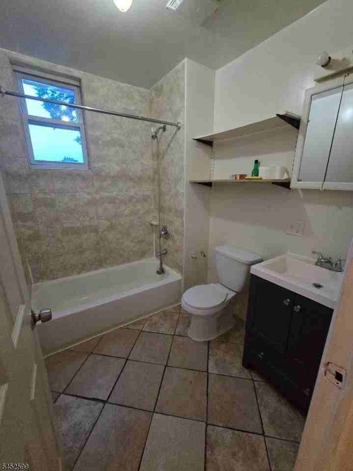 782 Grove St #2 - Photo 5 of 5