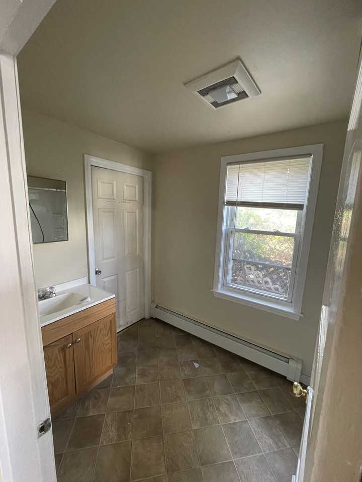 198 Park Ave #8 - Photo 7 of 8
