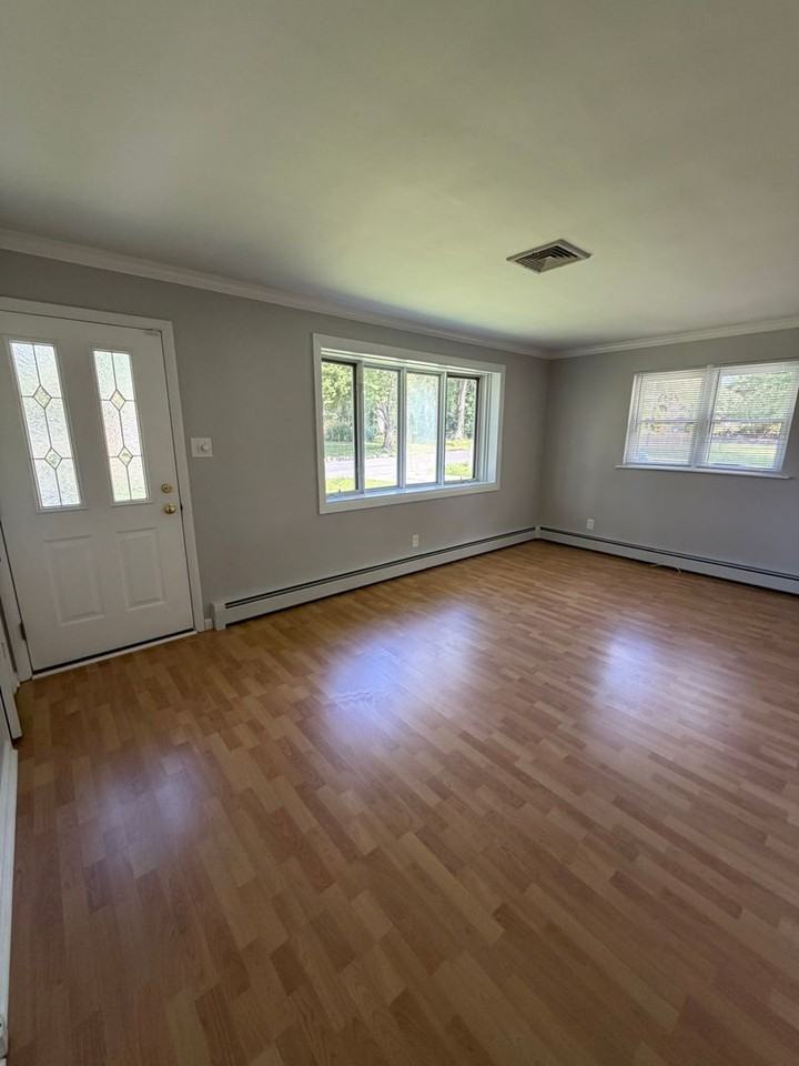 826 Sunrise Ave - Photo 2 of 10