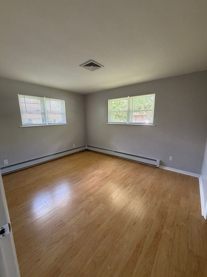 826 Sunrise Ave - Photo 4 of 10