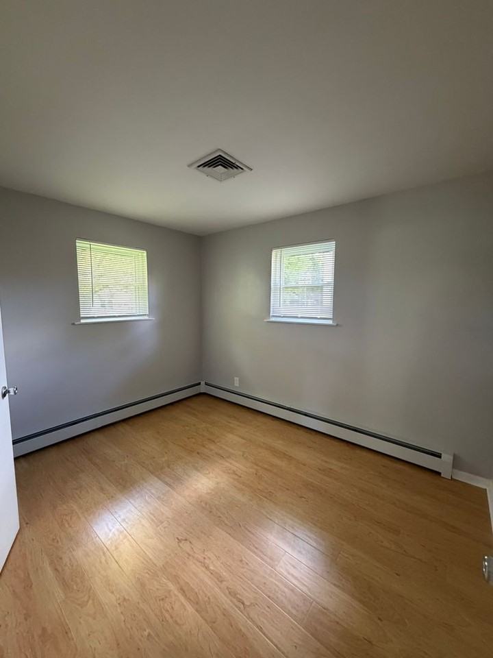 826 Sunrise Ave - Photo 6 of 10