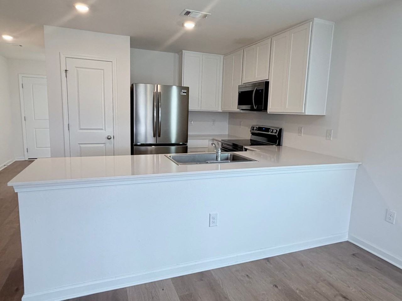 1021 Sandhills Ln - Photo 6 of 18