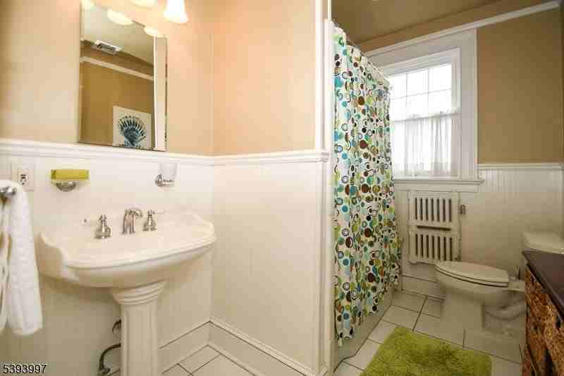 123 Baker St - Photo 2 of 11