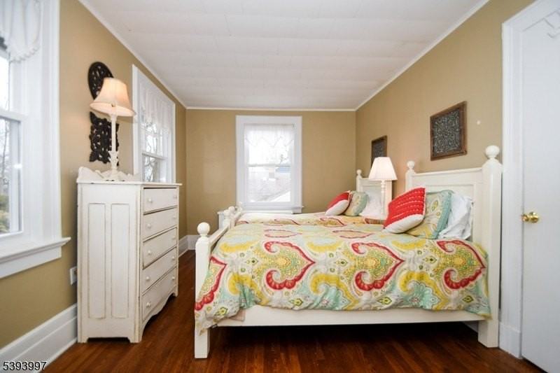 123 Baker St - Photo 3 of 11