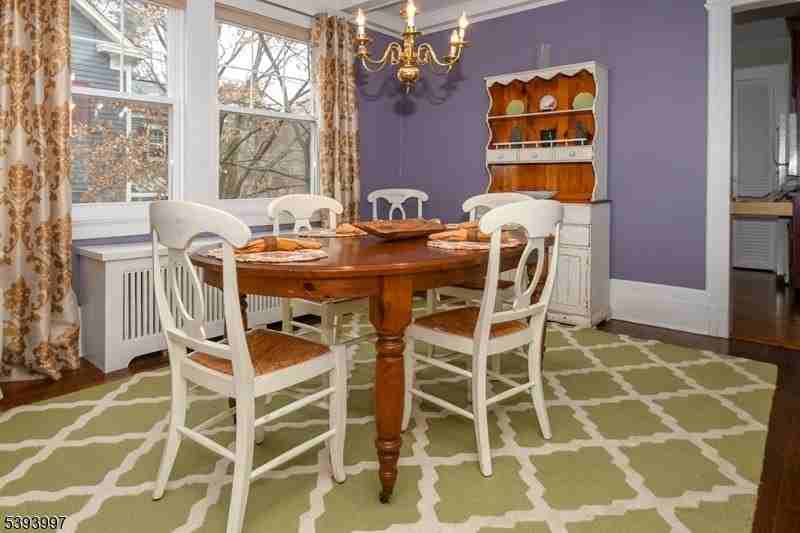 123 Baker St - Photo 4 of 11