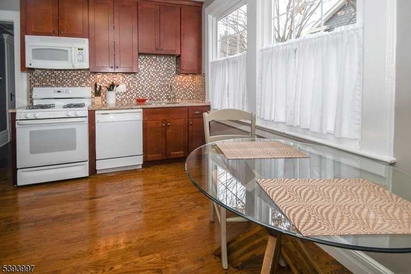 123 Baker St - Photo 6 of 11