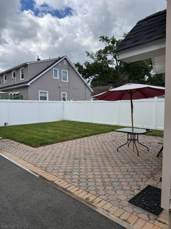 91 Van Pelt Pl - Photo 2 of 5