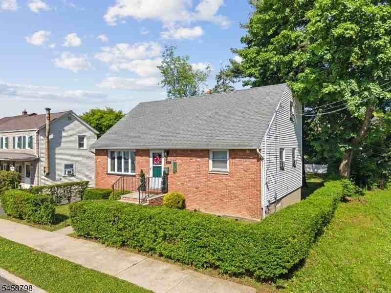 506 Green St - Photo 3 of 48