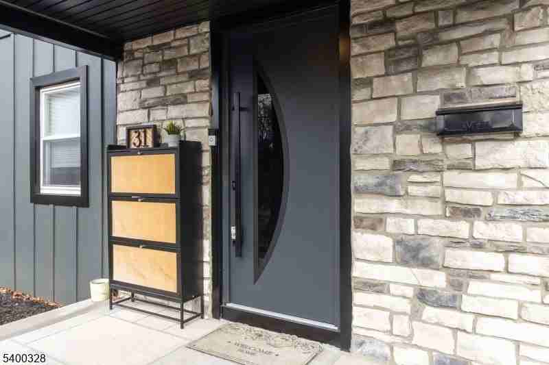 31 Sherman Ave - Photo 3 of 24