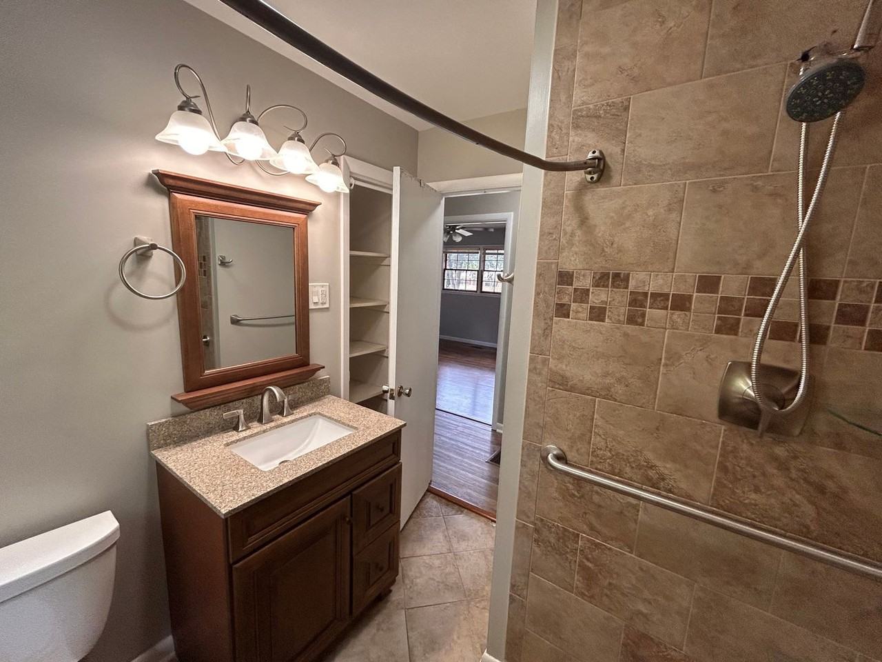 2207 Laverne Dr Nw - Photo 5 of 13