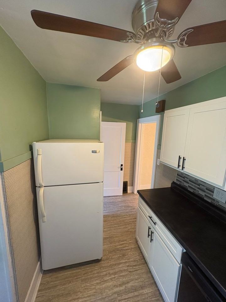 813 W Maywood Ave - Photo 5 of 20