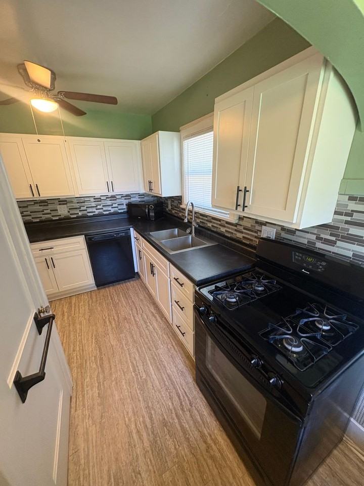 813 W Maywood Ave - Photo 6 of 20
