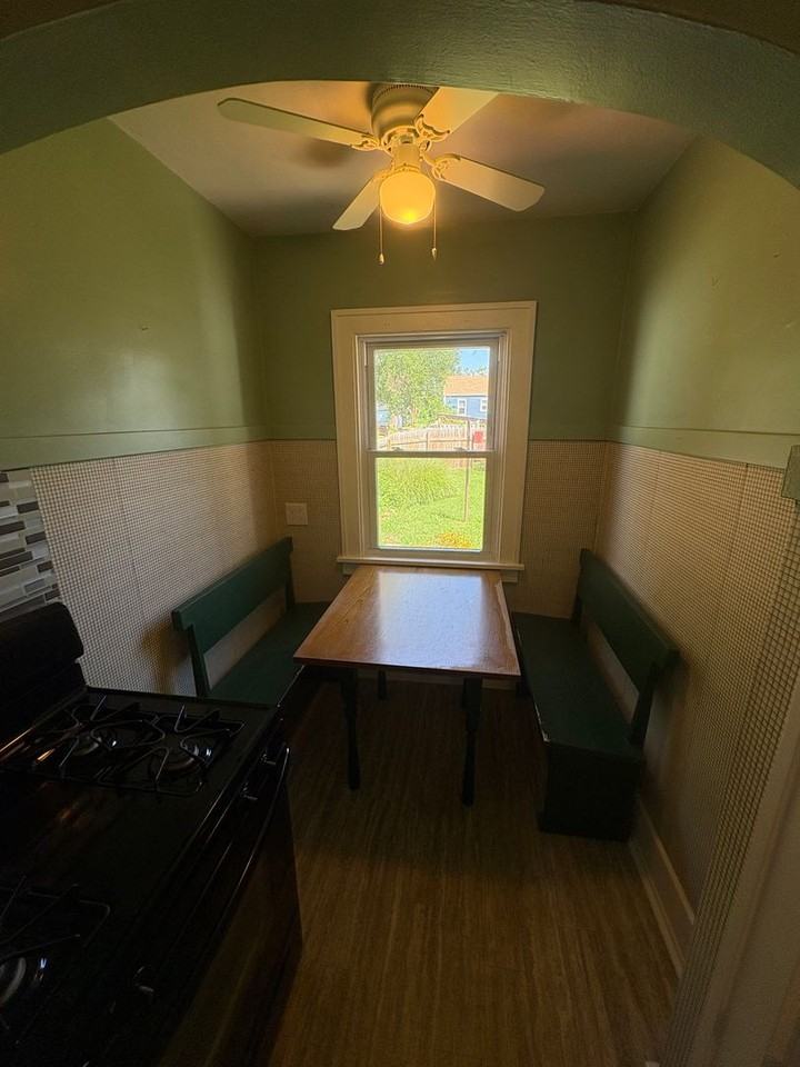 813 W Maywood Ave - Photo 7 of 20