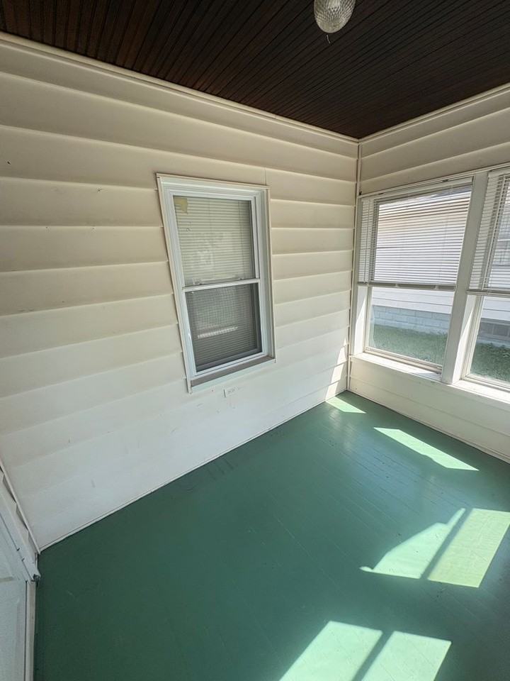813 W Maywood Ave - Photo 2 of 20