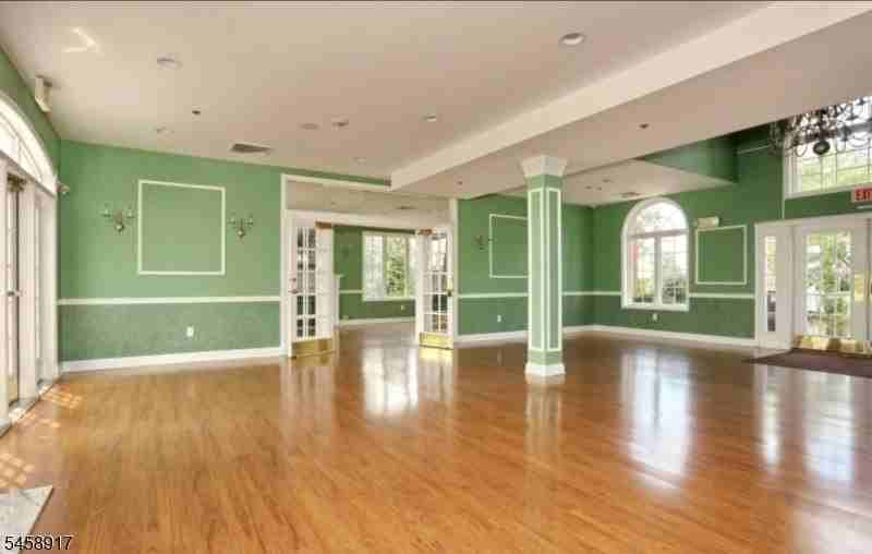 201 Swathmore Dr - Photo 7 of 22