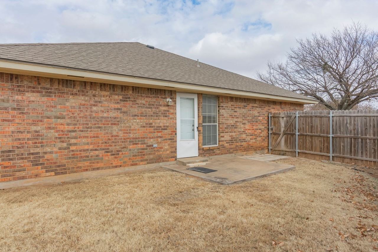 810 Delmar Cir - Photo 2 of 32
