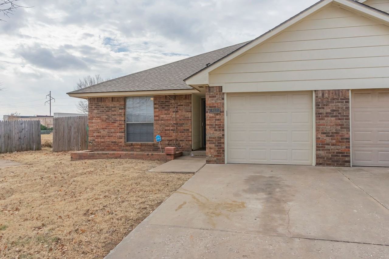 810 Delmar Cir - Photo 3 of 32
