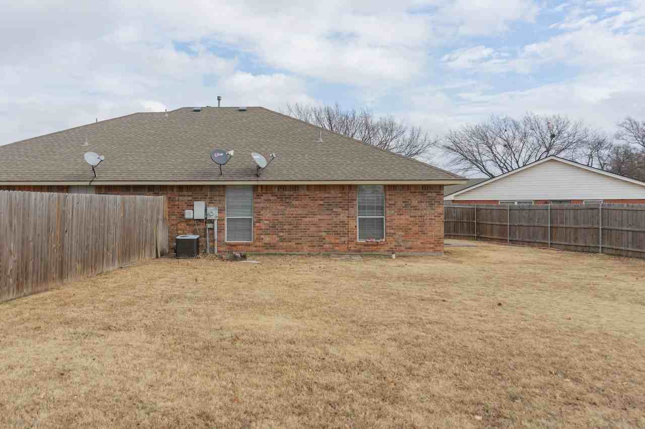 810 Delmar Cir - Photo 5 of 32