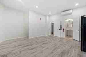 featured image of 90 Broadway #5