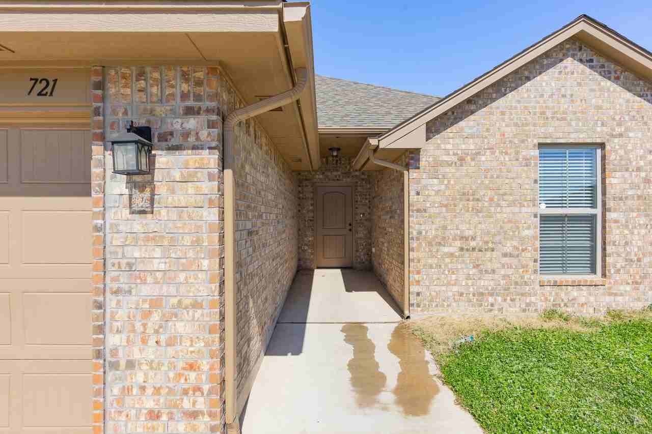 1020 Sw 11th St - Photo 7 of 32