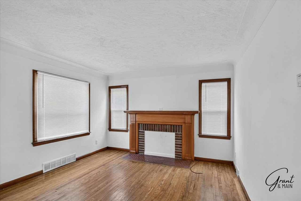 11431 Laing St - Photo 3 of 24