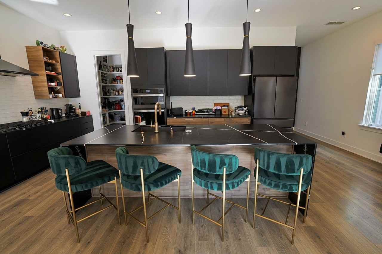 114 Mattoon St - Photo 5 of 50