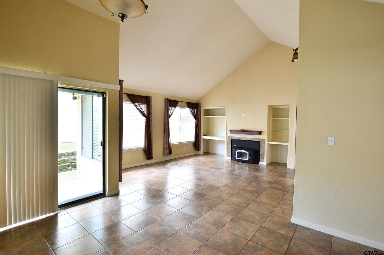 1725 Eaglewood Dr - Photo 2 of 11