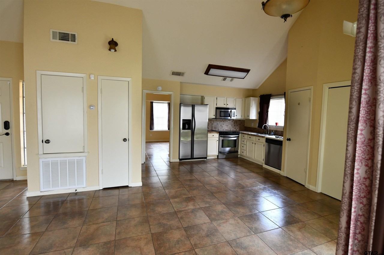 1725 Eaglewood Dr - Photo 5 of 11