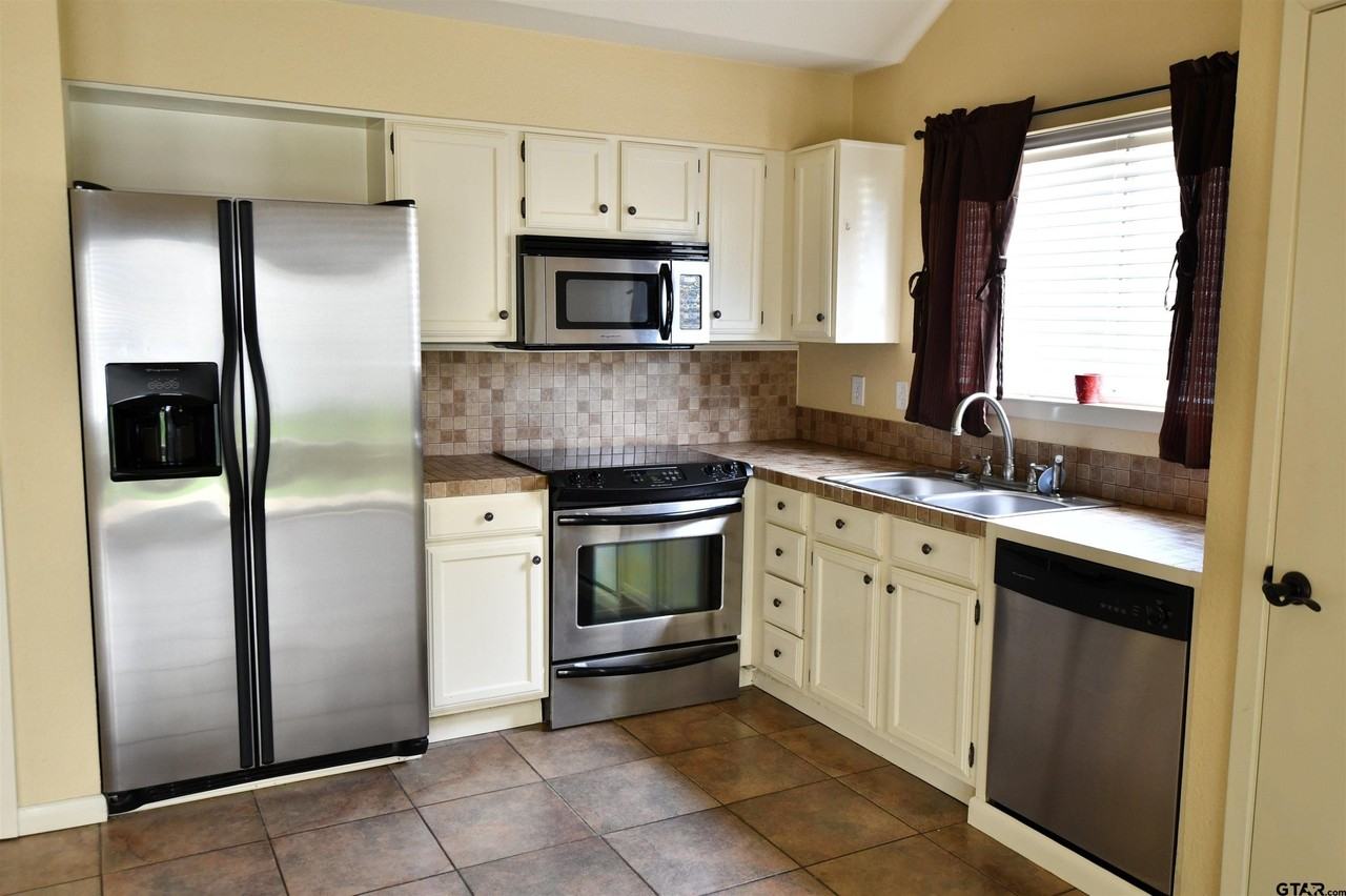 1725 Eaglewood Dr - Photo 6 of 11