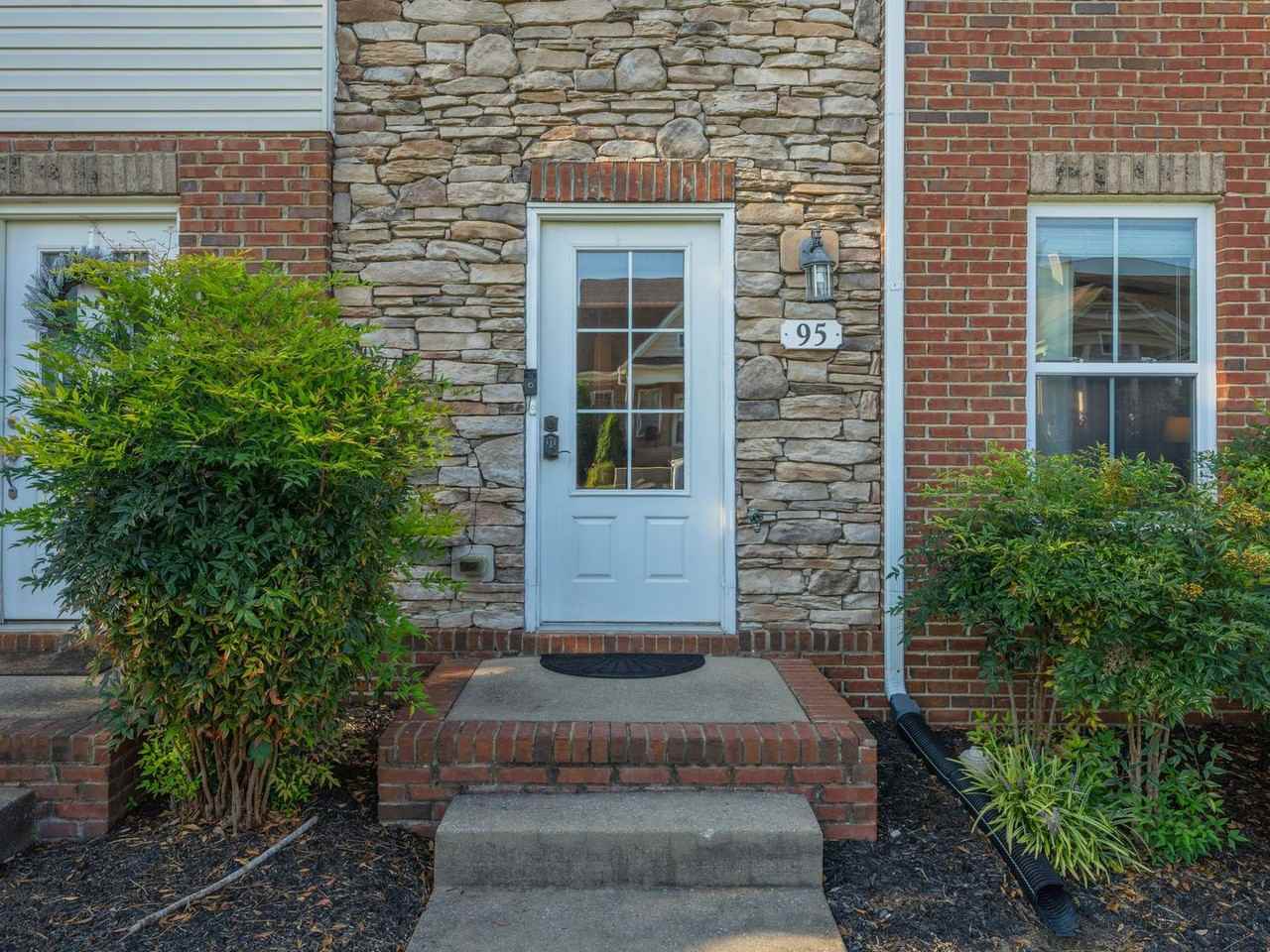 95 Whitman Xing - Photo 2 of 33