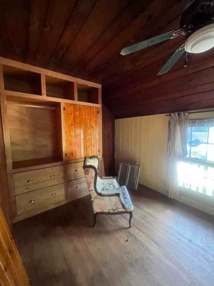 3331 Alexander Ave - Photo 2 of 9