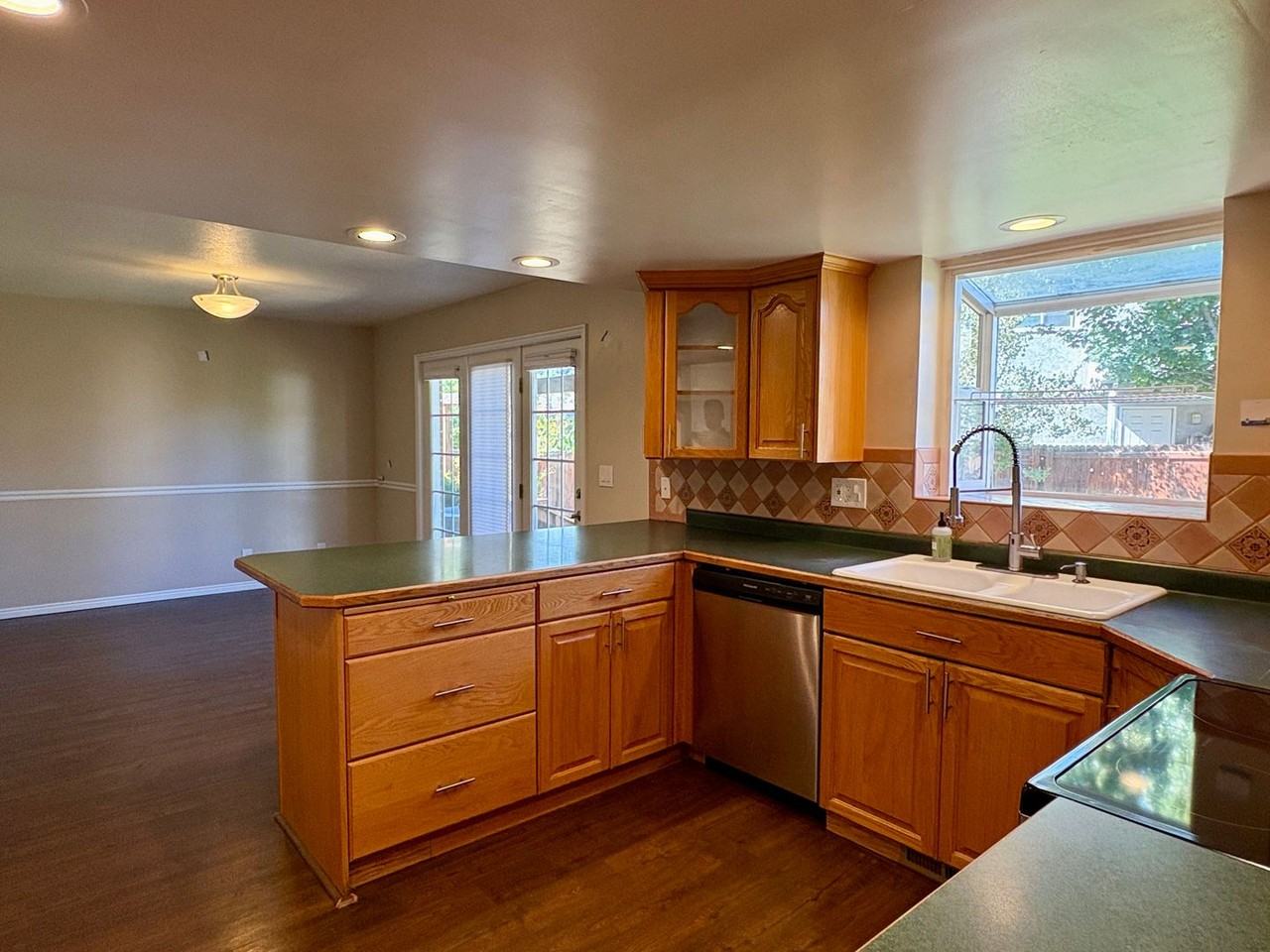 1453 E Vintry Cir - Photo 6 of 37