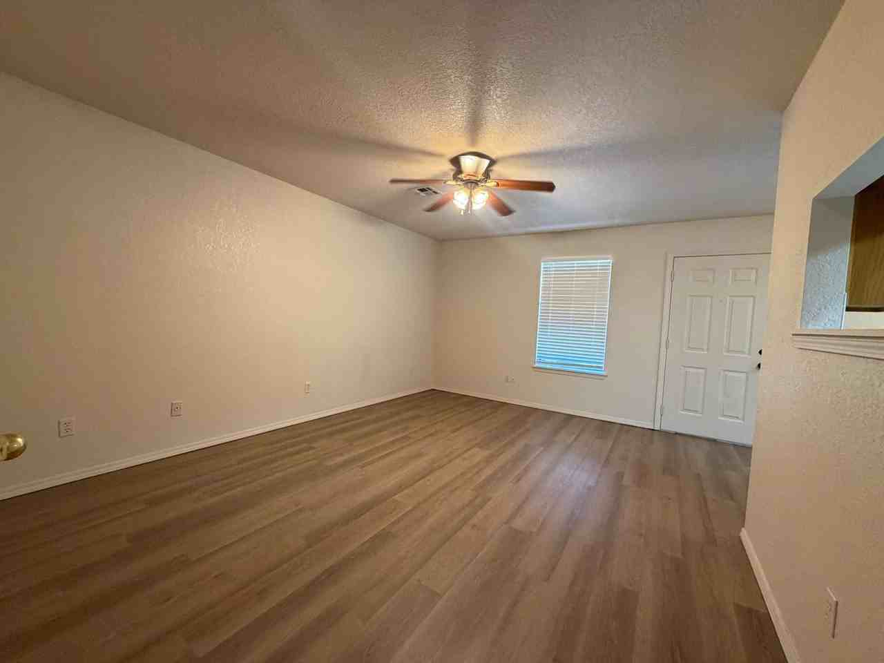 508 Nw 5th St #D - Photo 2 of 20