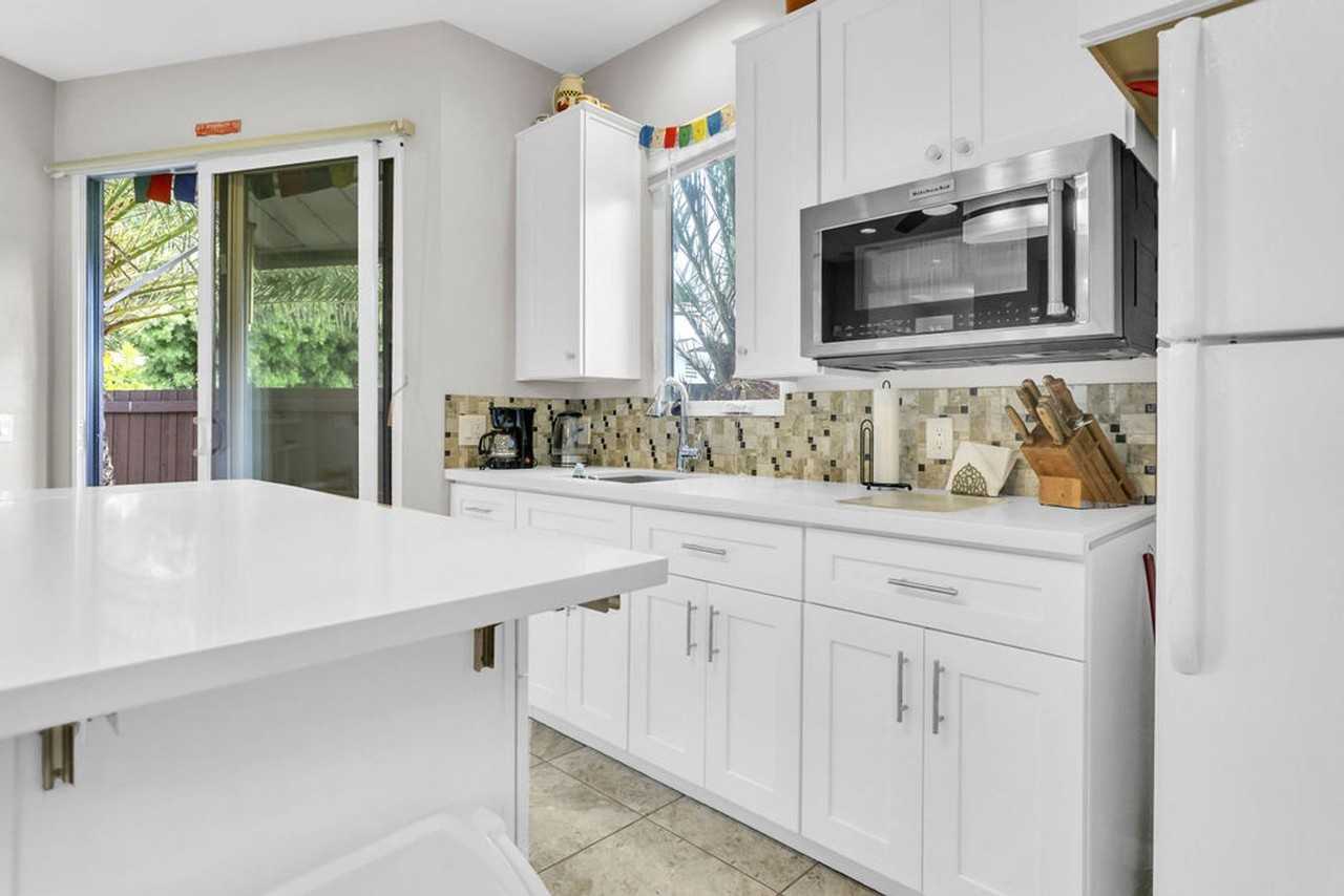 5404 Taft Ave - Photo 7 of 22