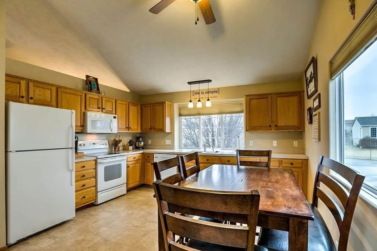 4303 N 169th St - Photo 4 of 16