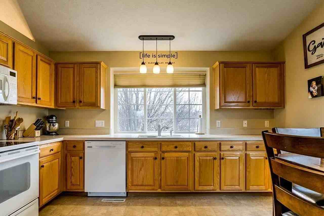 4303 N 169th St - Photo 5 of 16