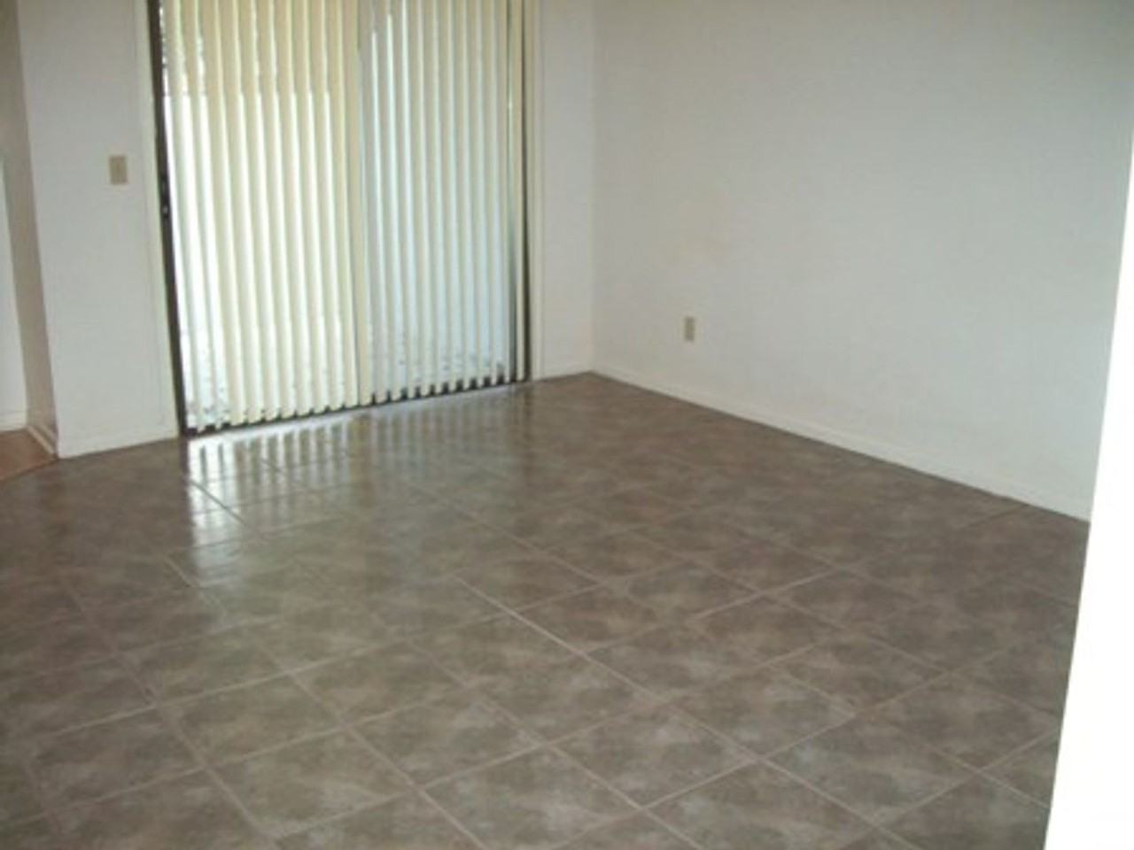 670 Se 28th Pl - Photo 4 of 10