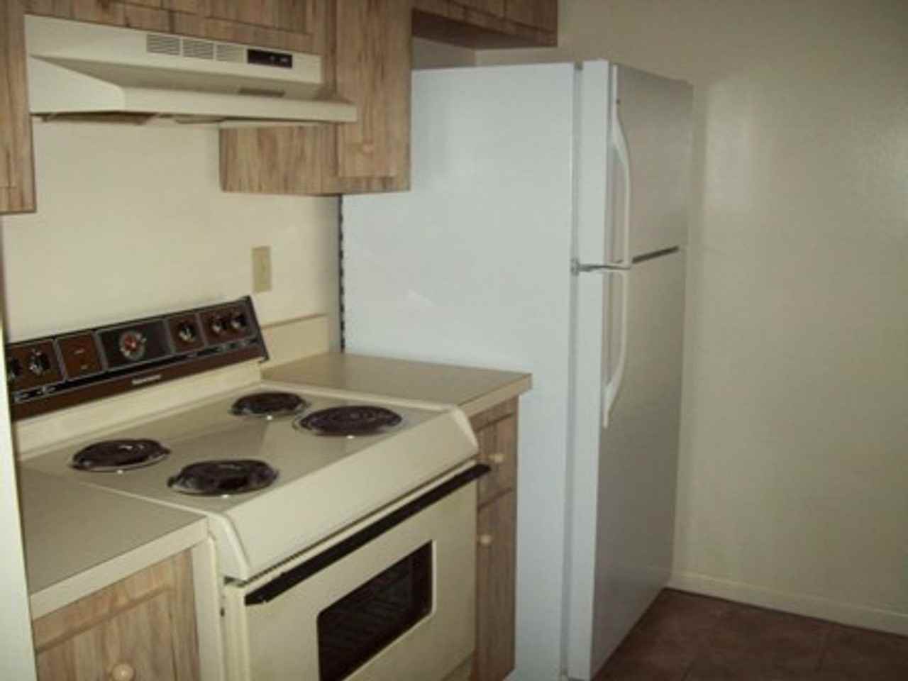 670 Se 28th Pl - Photo 5 of 10