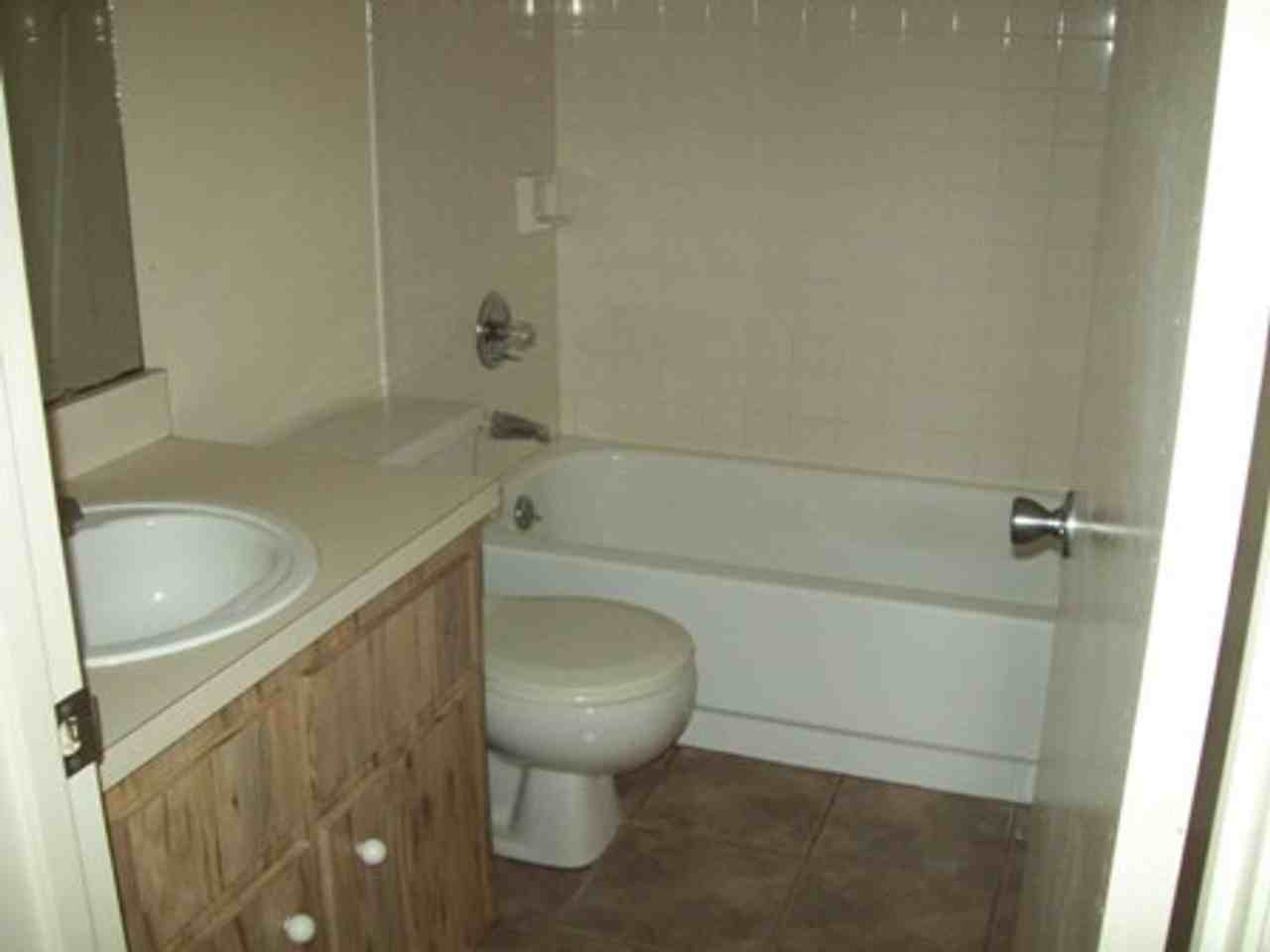670 Se 28th Pl - Photo 7 of 10