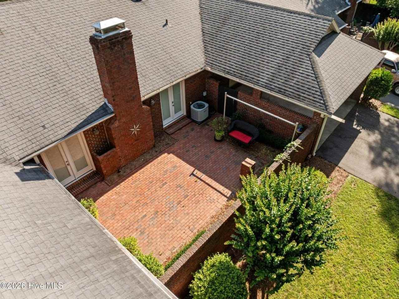 809 Greenbriar Rd - Photo 3 of 22