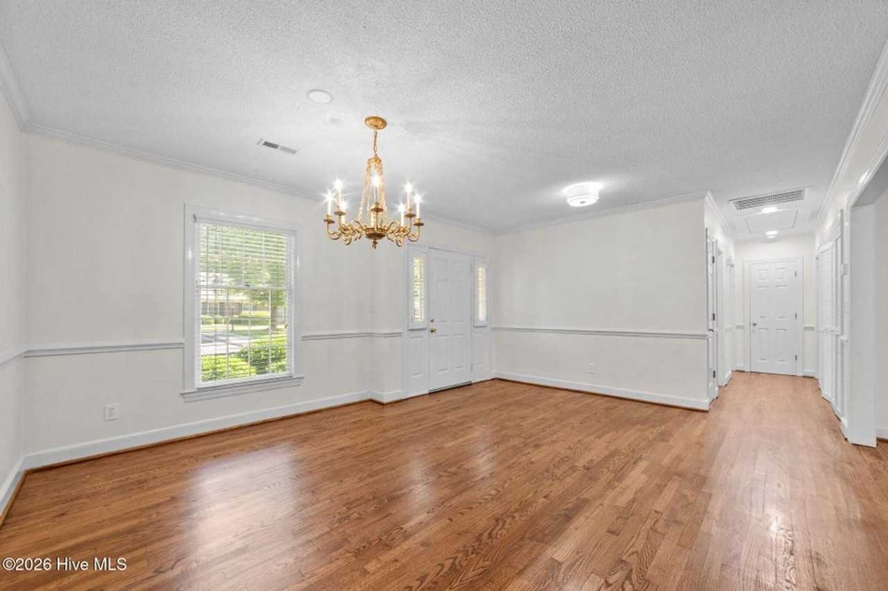 809 Greenbriar Rd - Photo 6 of 22