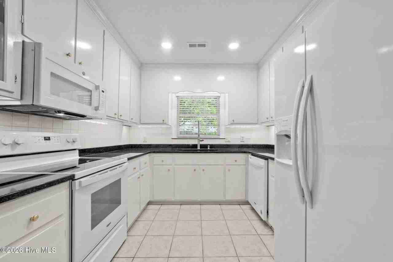 809 Greenbriar Rd - Photo 7 of 22
