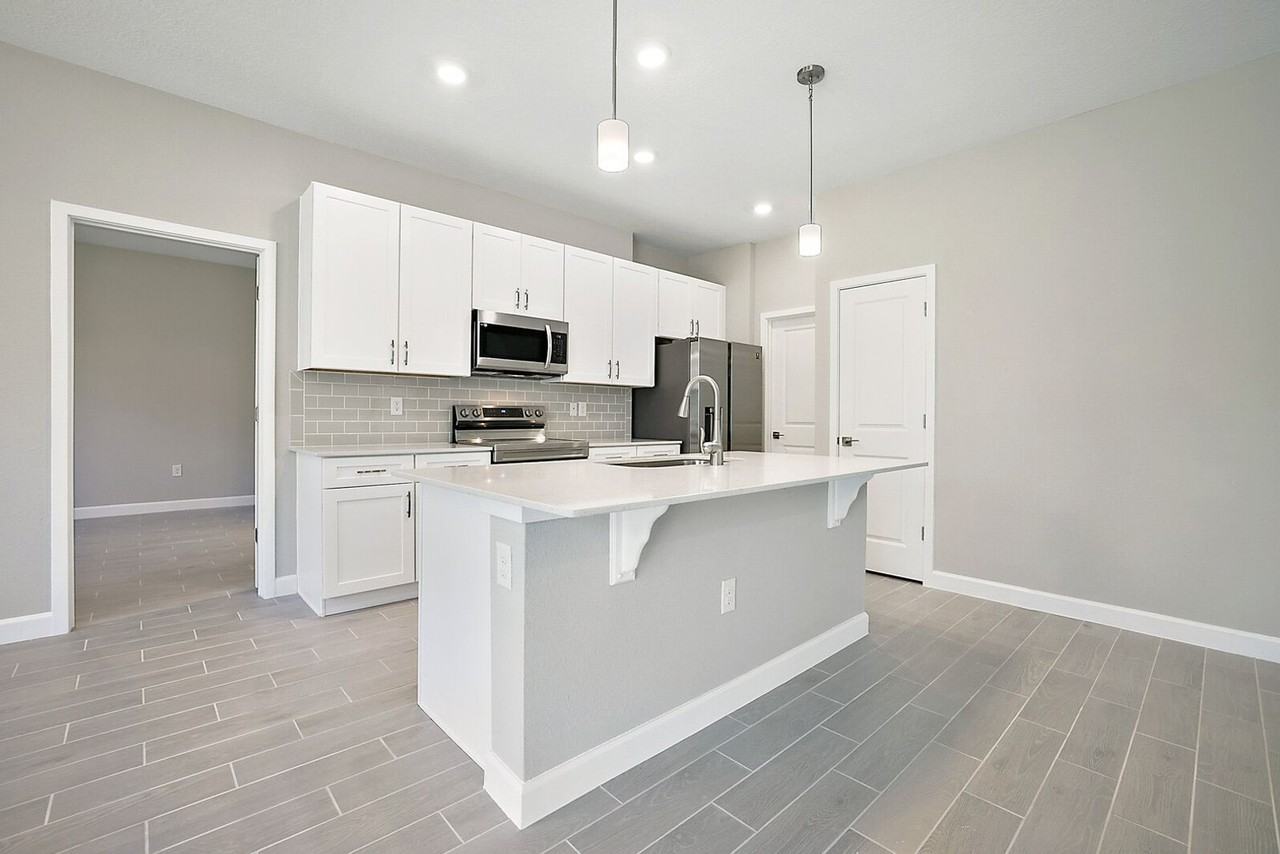 1271 Monument Ave Se - Photo 3 of 12